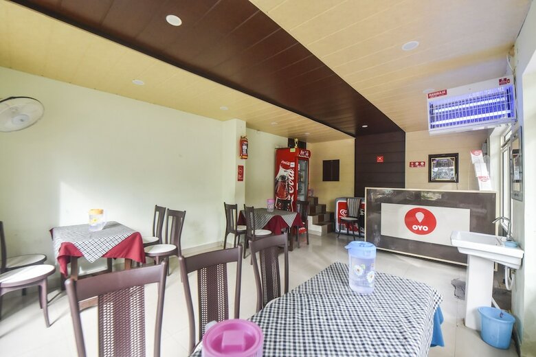 Hotel Oyo 12411 Woodside Guest House