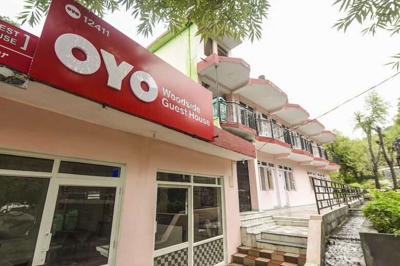 Hotel Oyo 12411 Woodside Guest House