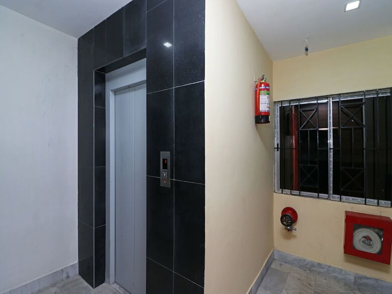 Oyo 11723 Hotel Barney Grand