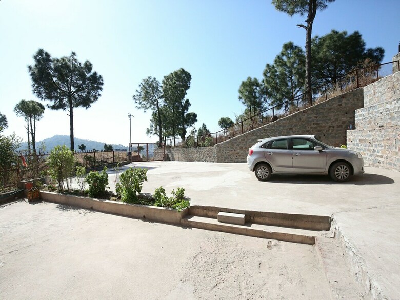 Hotel Oyo 12734 Home Valley View Studio Kasauli