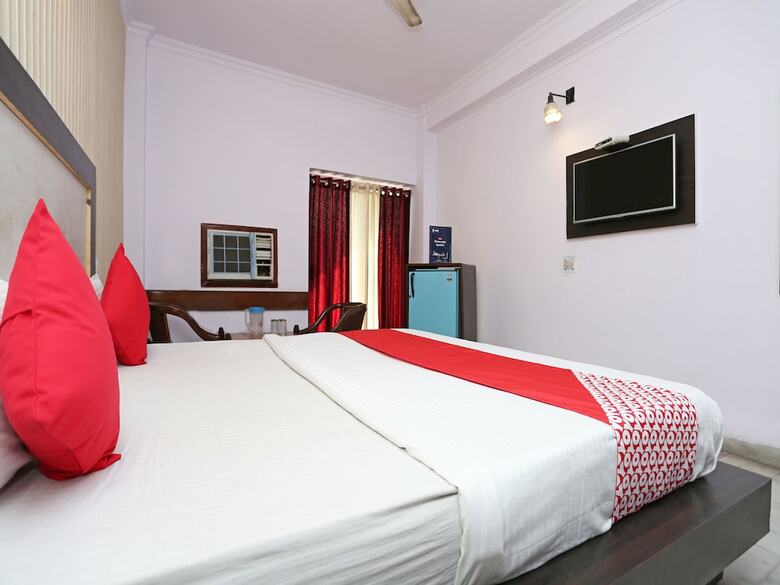 Oyo 11858 Hotel Shiv Murti Grand