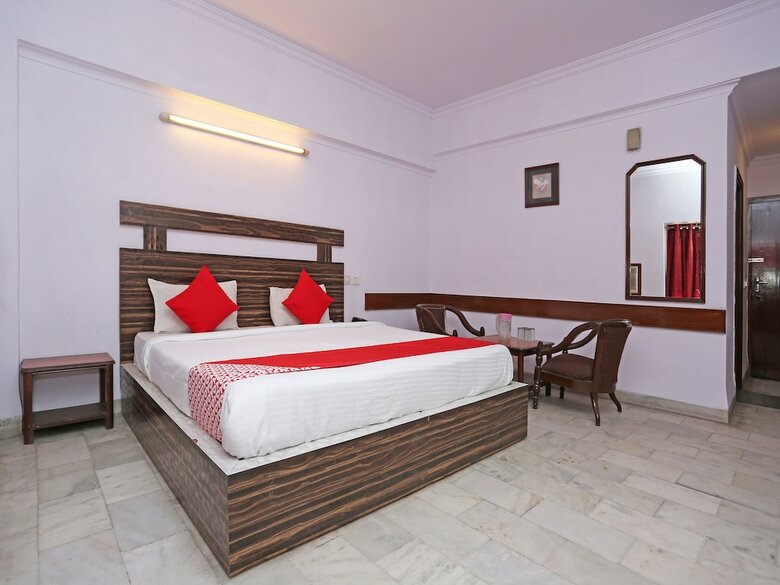 Oyo 11858 Hotel Shiv Murti Grand