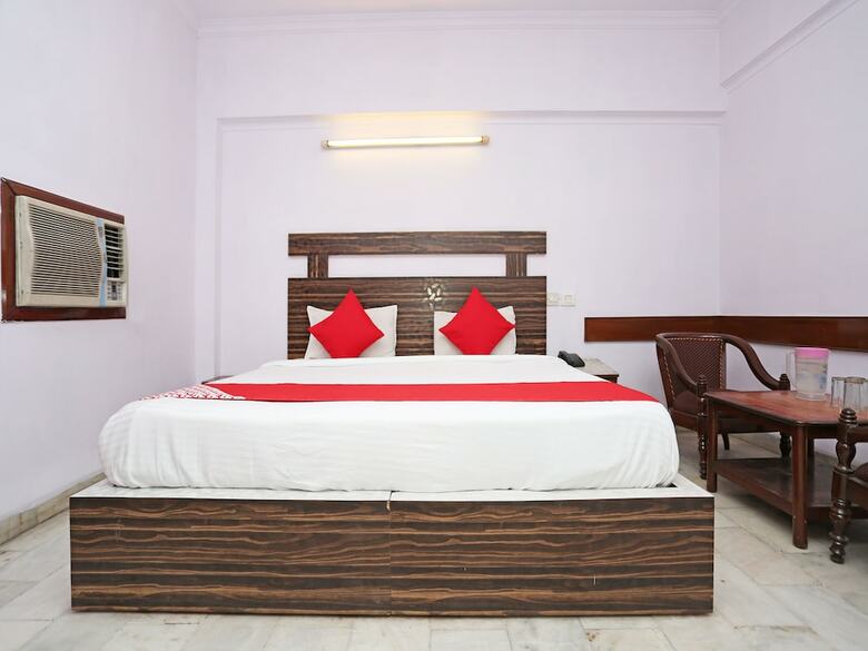 Oyo 11858 Hotel Shiv Murti Grand