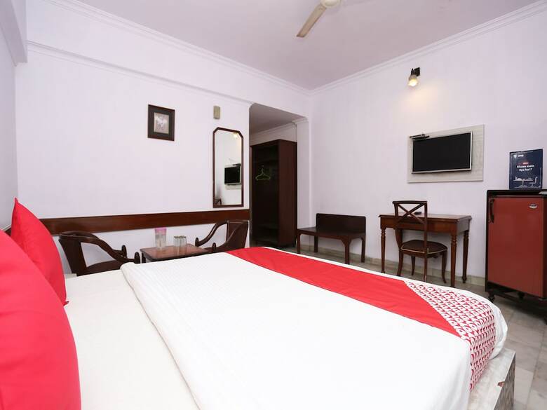 Oyo 11858 Hotel Shiv Murti Grand