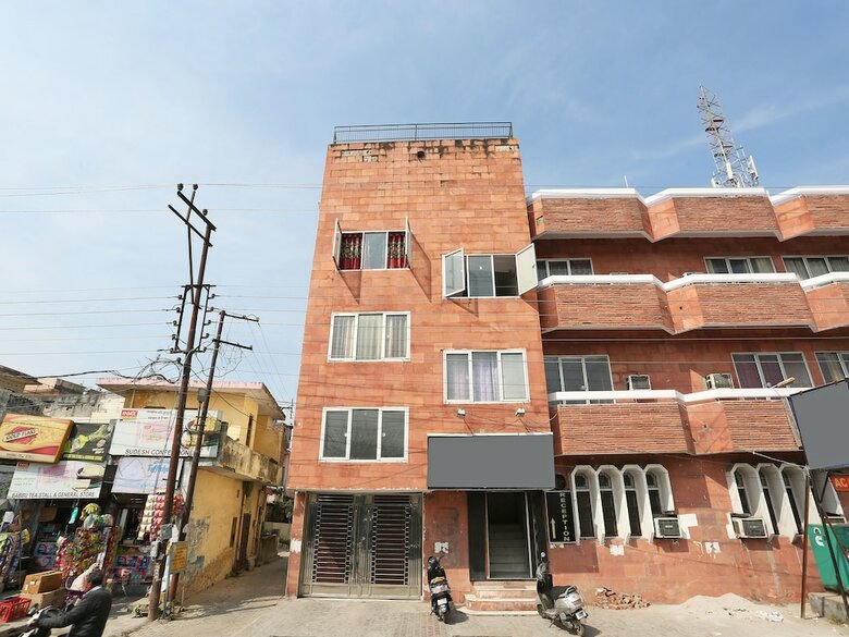 Oyo 11858 Hotel Shiv Murti Grand