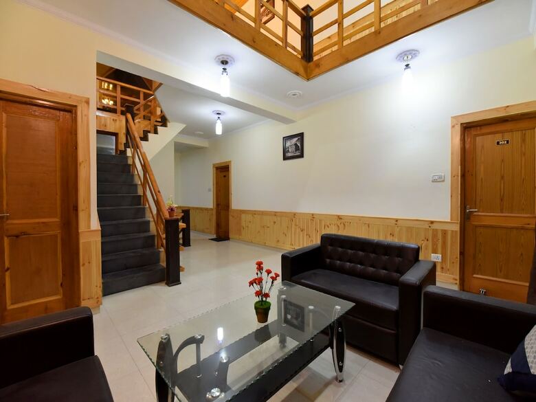 Hotel Oyo 13267 Hillside Valley