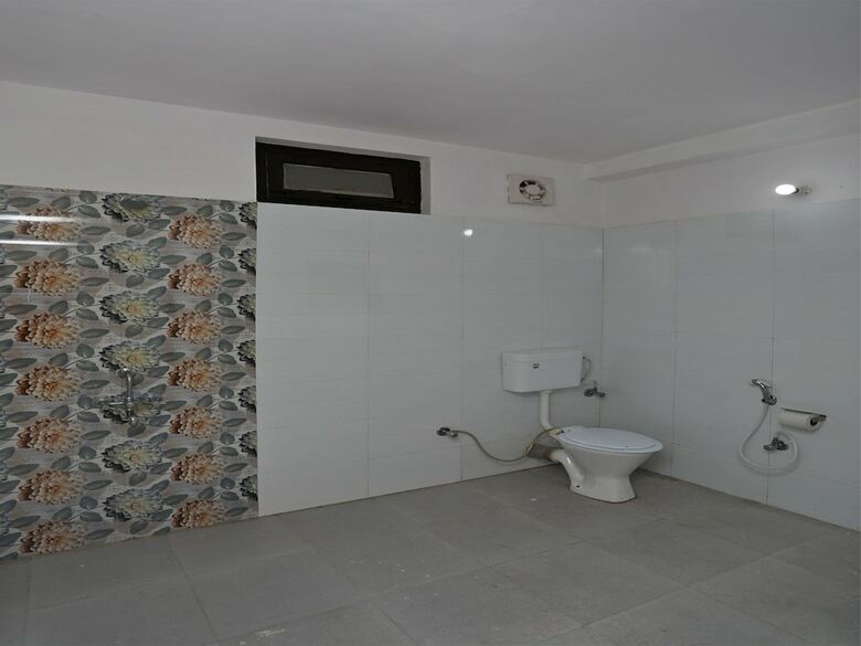 Oyo 12222 Hotel Silverton