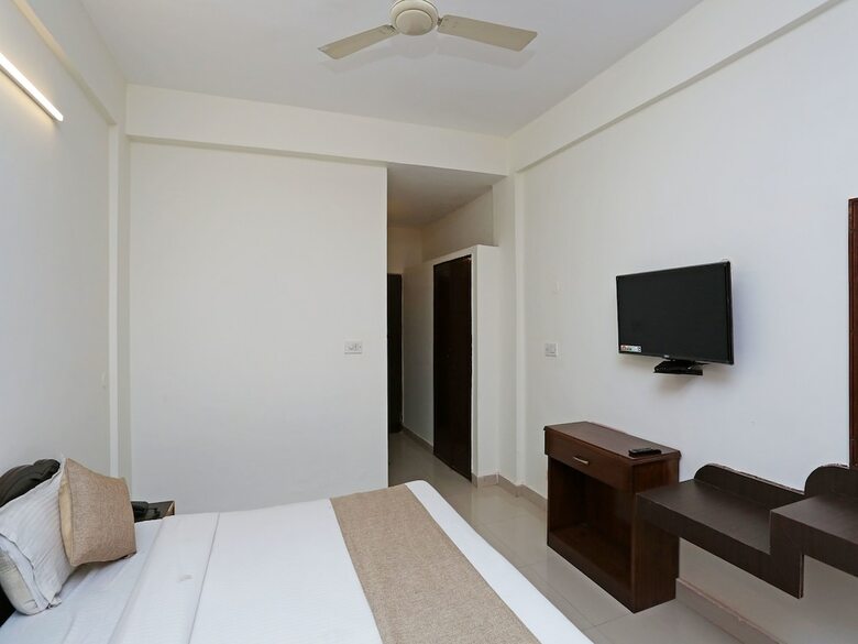 Oyo 13243 Hotel City Castle