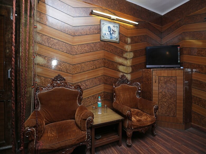 Oyo 12542 Hotel Ankur Plaza