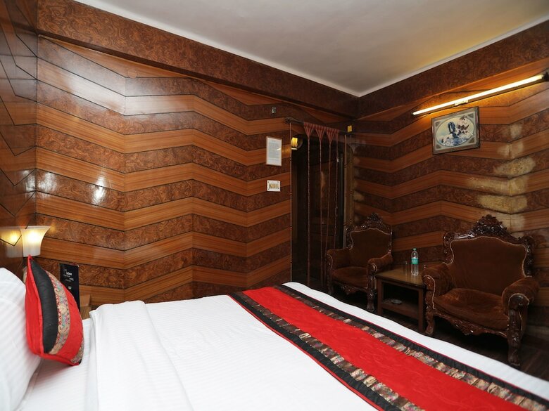 Oyo 12542 Hotel Ankur Plaza