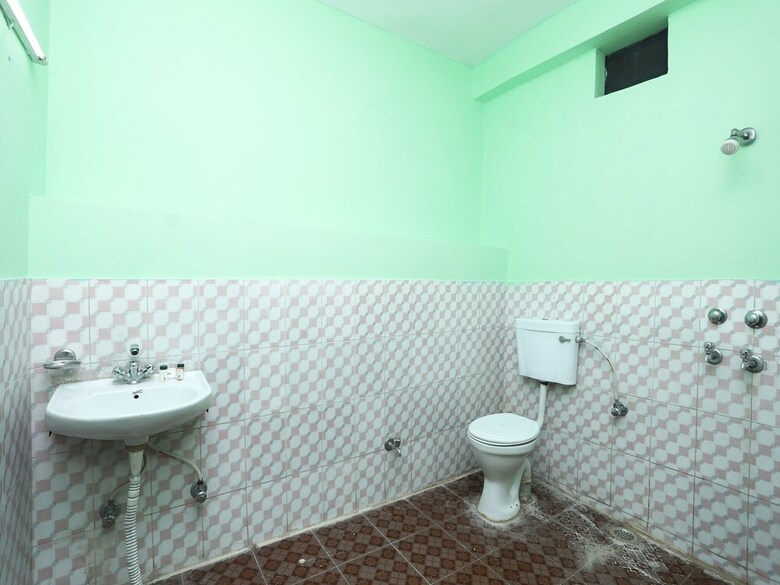 Hotel Oyo 13171 Home Exotic Studios Kempty Fall