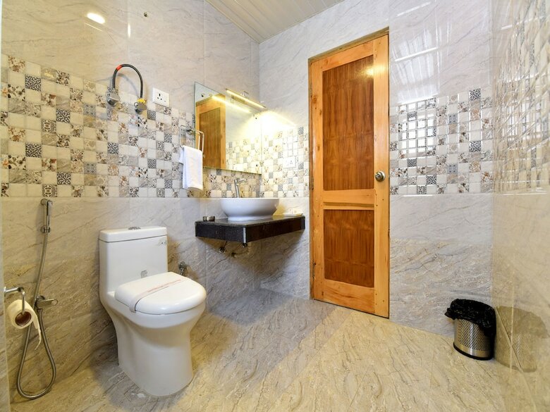 Hotel Oyo 13356 Himachal Heights