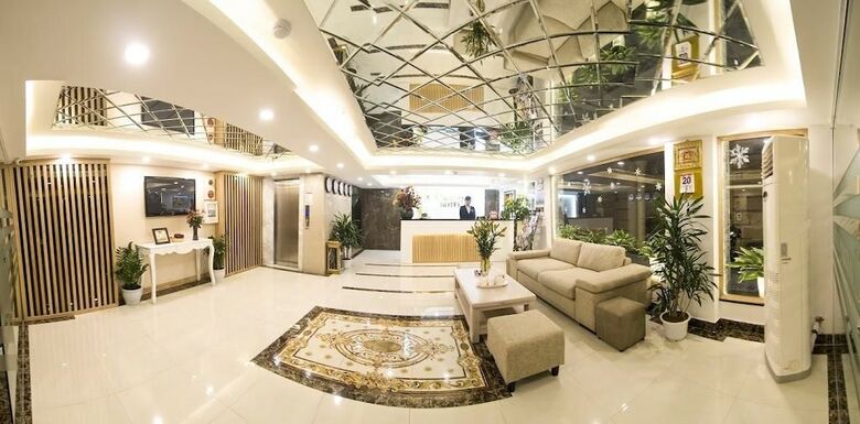 Canary Hotel & Apartment