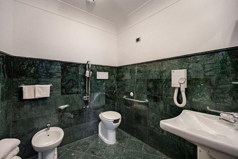 Royal Maniace Hotel