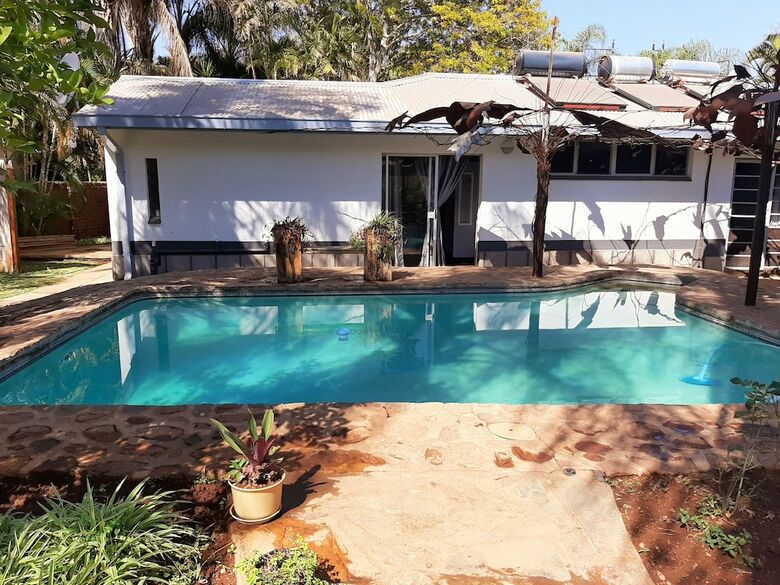 Hotel Herberg Guest House & Coffee Shop