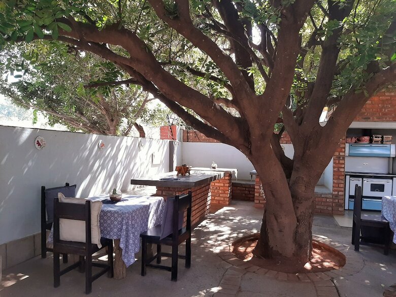Hotel Herberg Guest House & Coffee Shop