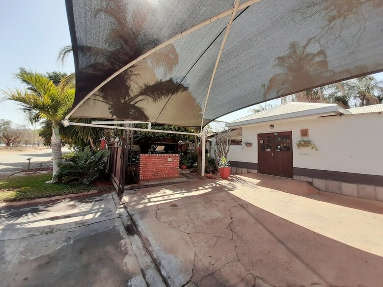 Hotel Herberg Guest House & Coffee Shop
