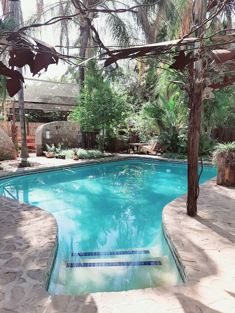 Hotel Herberg Guest House & Coffee Shop
