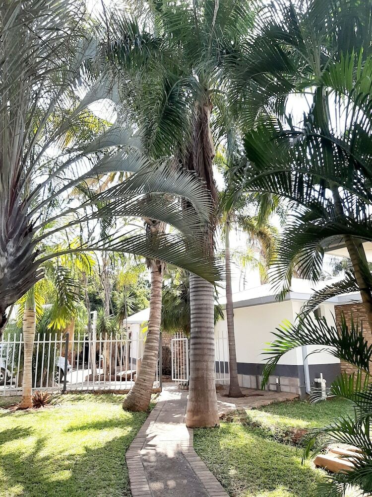 Hotel Herberg Guest House & Coffee Shop