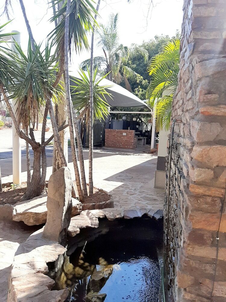 Hotel Herberg Guest House & Coffee Shop