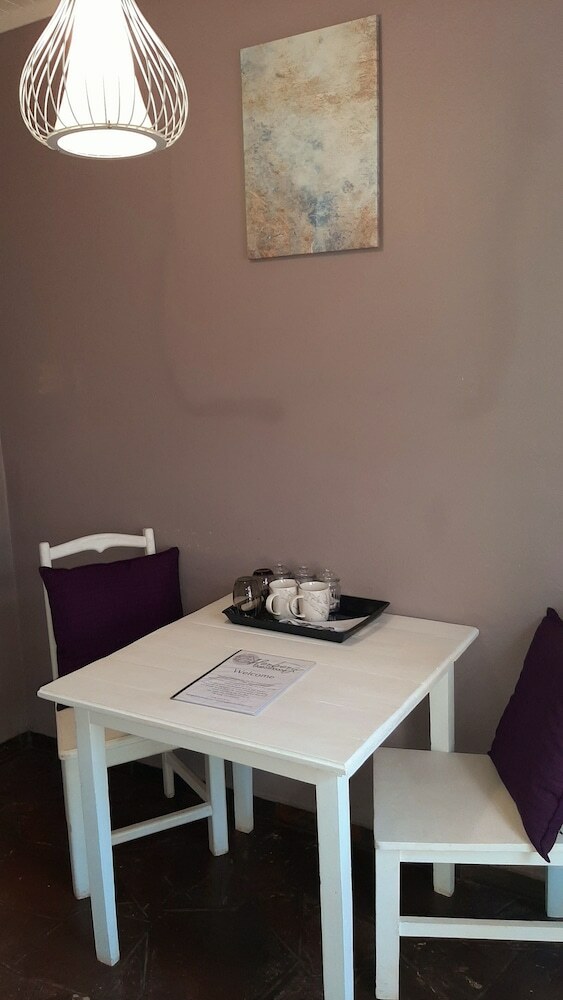 Hotel Herberg Guest House & Coffee Shop