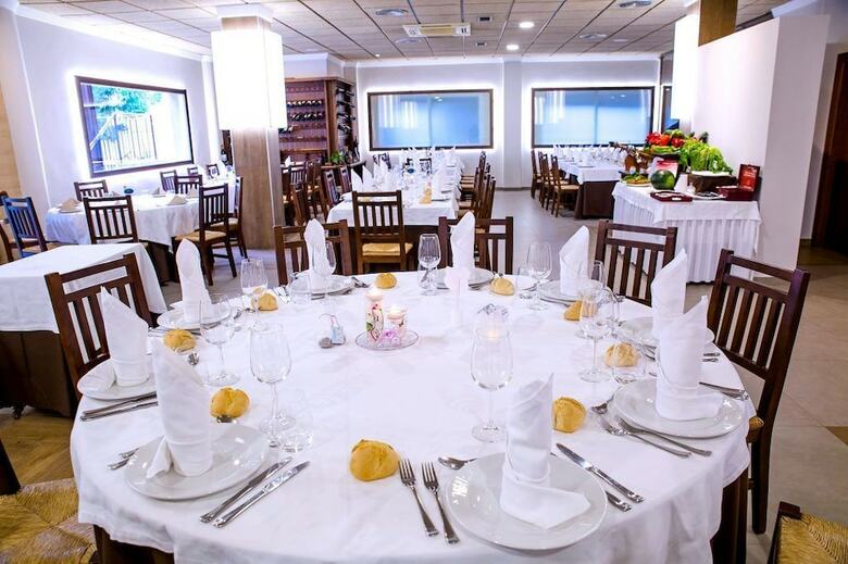 Hotel Restaurante Villa Ceut�