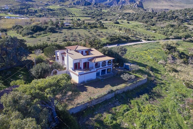 Villa Del Carrubo