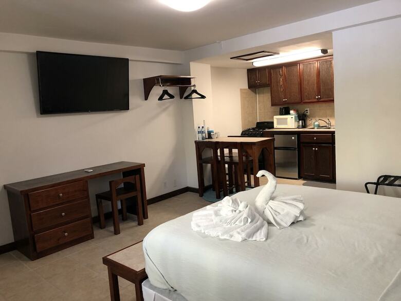 Parham Plaza Hotel