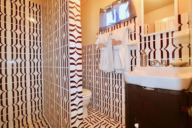 Parham Plaza Hotel