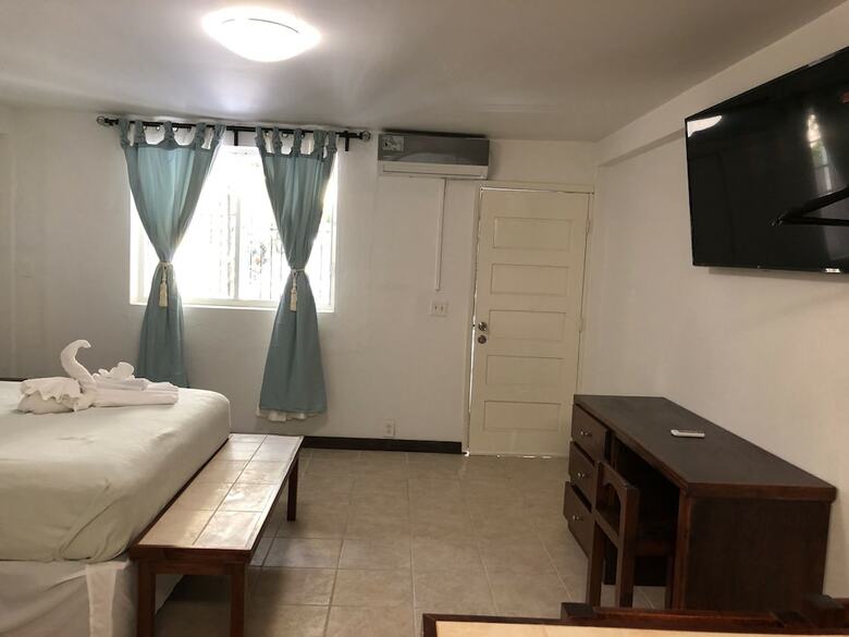 Parham Plaza Hotel