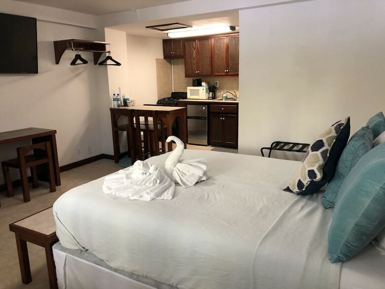 Parham Plaza Hotel