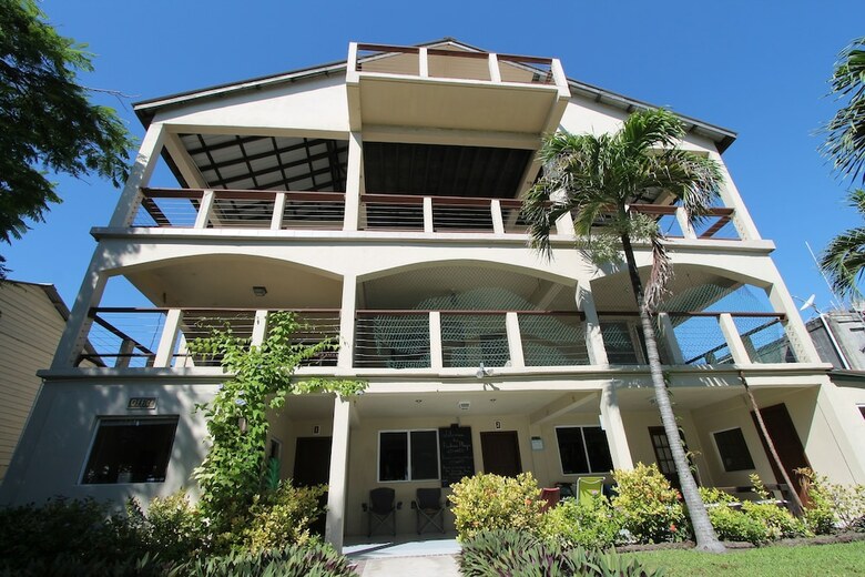 Parham Plaza Hotel
