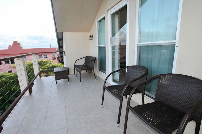Parham Plaza Hotel