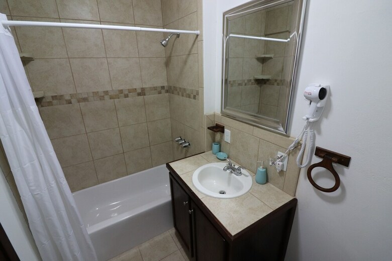 Parham Plaza Hotel
