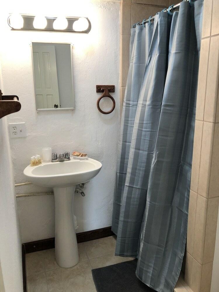 Parham Plaza Hotel