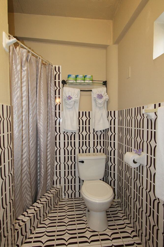 Parham Plaza Hotel