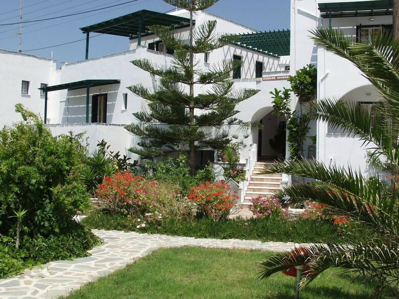 Apartamentos Pyrgos Beach Studios