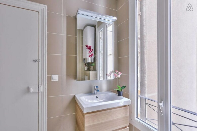 Family Apartment In Buttes Chaumont