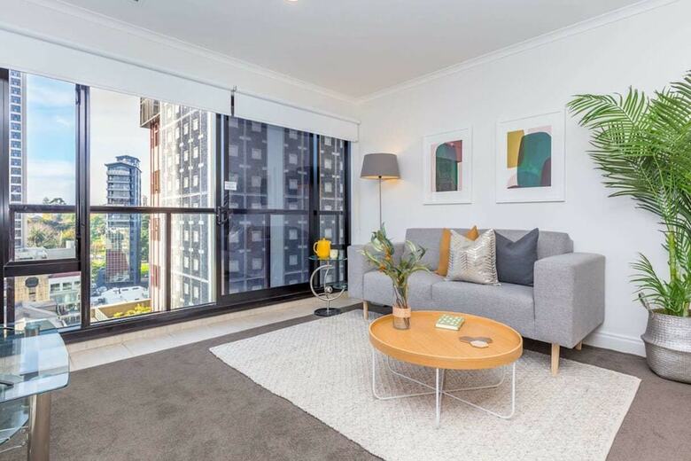 Zodiak's Gorgeous Apartment With Pool & Gym