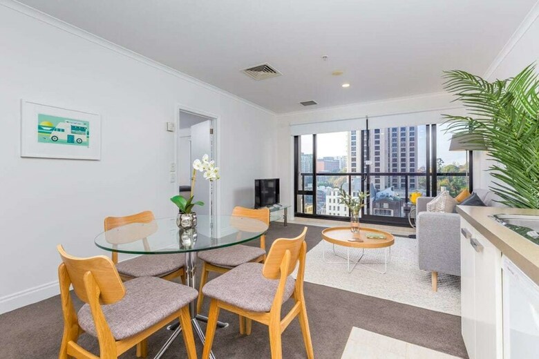 Zodiak's Gorgeous Apartment With Pool & Gym