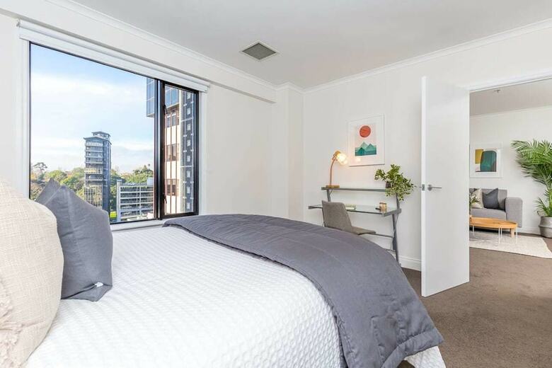 Zodiak's Gorgeous Apartment With Pool & Gym