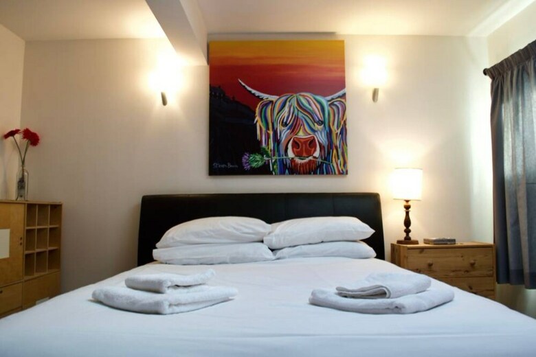 Apartamentos 1 Bedroom Duplex Flat With Balcony And Free Parking