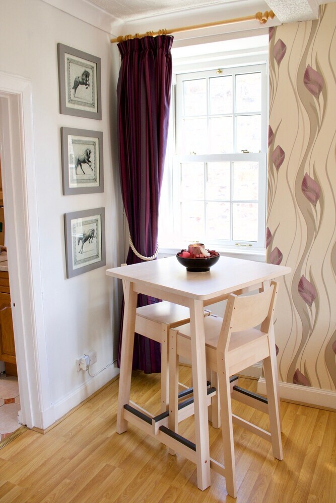 Apartamentos 2 Bedroom Central Edinburgh Flat