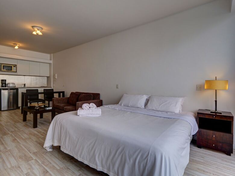 Apartamentos Cabello Square