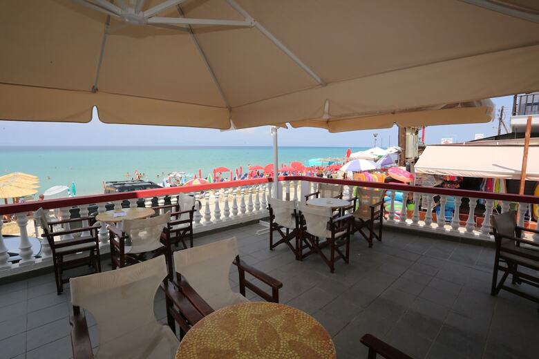 Summer Beach Hotel