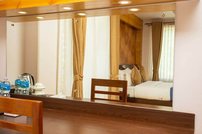 Hotel Lake Paradise