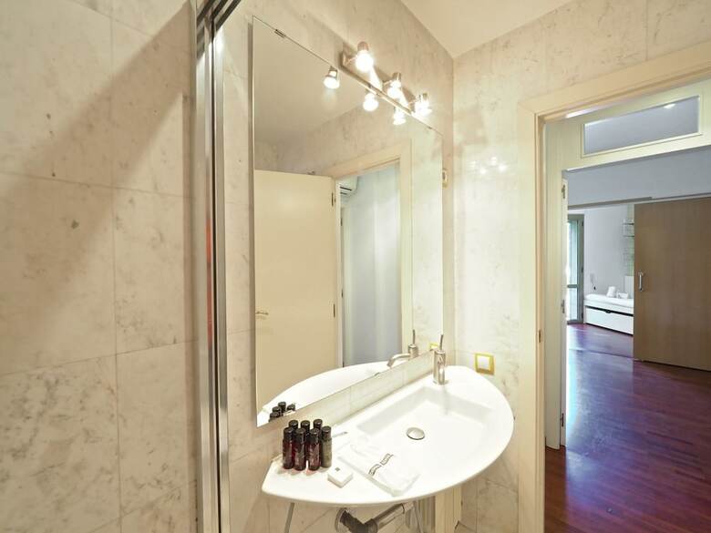 Apartamentos Barcelonaforrent The Gaudi Suites