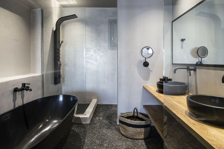 Adorno Beach Hotel & Suites