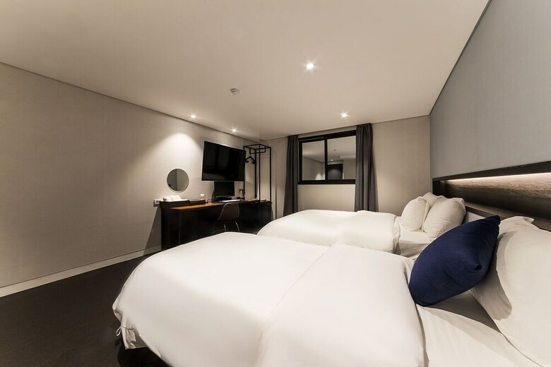 Hotel U