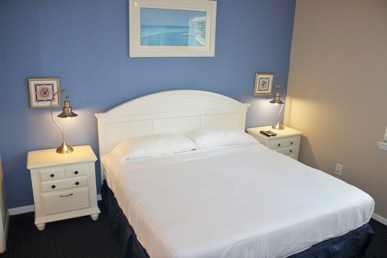 Runaway Beach Club 16201 - Three Bedroom Condo
